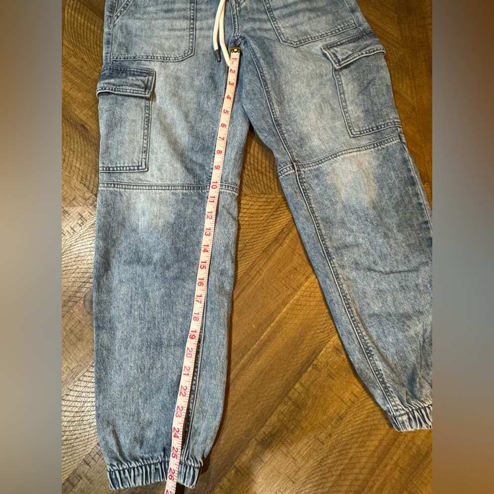 SOLD X POSTED American Eagle High Waisted Light Wash Denim Cargo - Picture 6 of 14